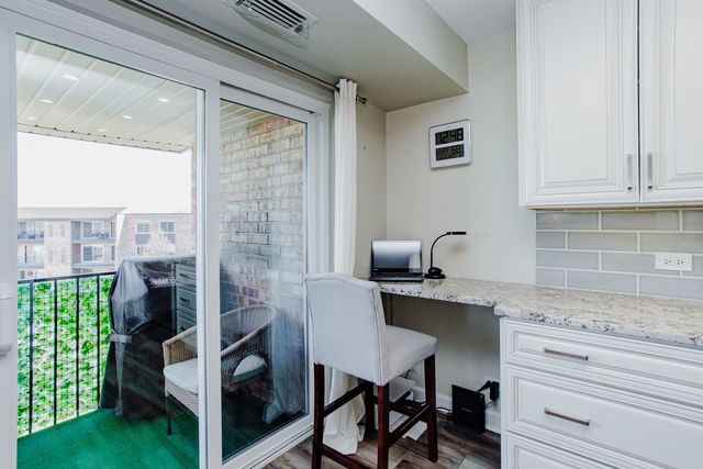 1101 S Hunt Club Drive 403, Mount Prospect, IL 60056