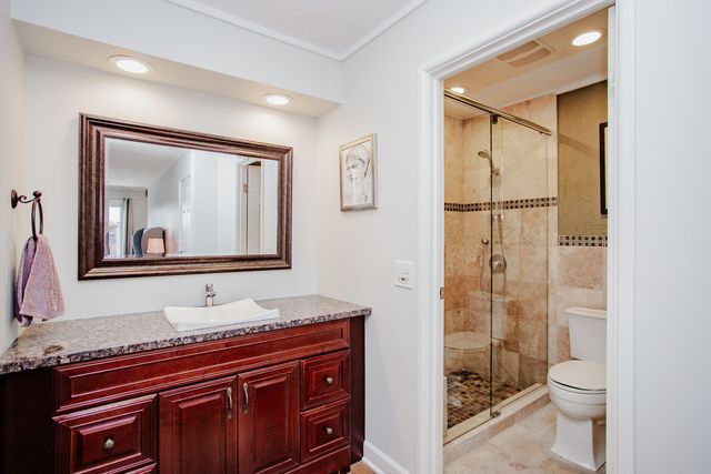 1101 S Hunt Club Drive 403, Mount Prospect, IL 60056