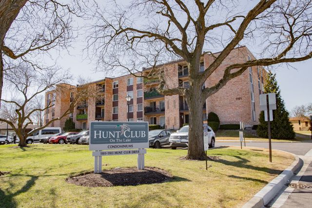 1101 S Hunt Club Drive 403, Mount Prospect, IL 60056