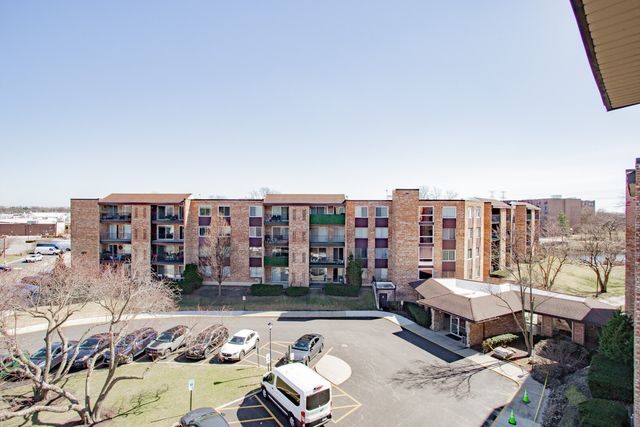 1101 S Hunt Club Drive 403, Mount Prospect, IL 60056