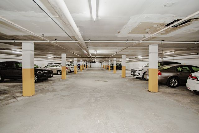 1101 S Hunt Club Drive 403, Mount Prospect, IL 60056