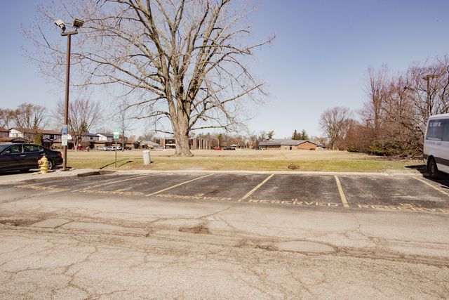 1101 S Hunt Club Drive 403, Mount Prospect, IL 60056