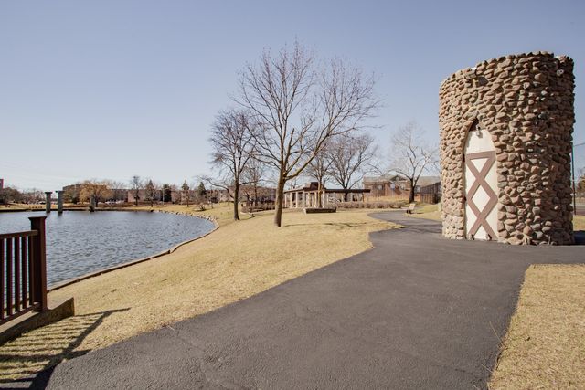 1101 S Hunt Club Drive 403, Mount Prospect, IL 60056