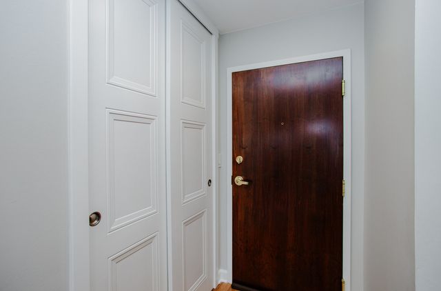 1101 S Hunt Club Drive 403, Mount Prospect, IL 60056