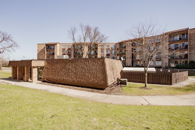 1101 S Hunt Club Drive 403, Mount Prospect, IL 60056