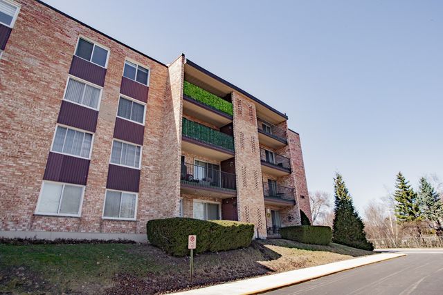 1101 S Hunt Club Drive 403, Mount Prospect, IL 60056