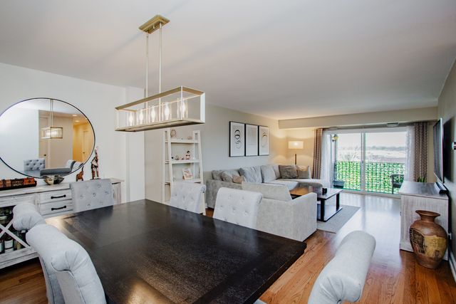 1101 S Hunt Club Drive 403, Mount Prospect, IL 60056