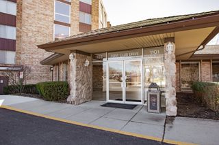 1101 S Hunt Club Drive 403, Mount Prospect, IL 60056