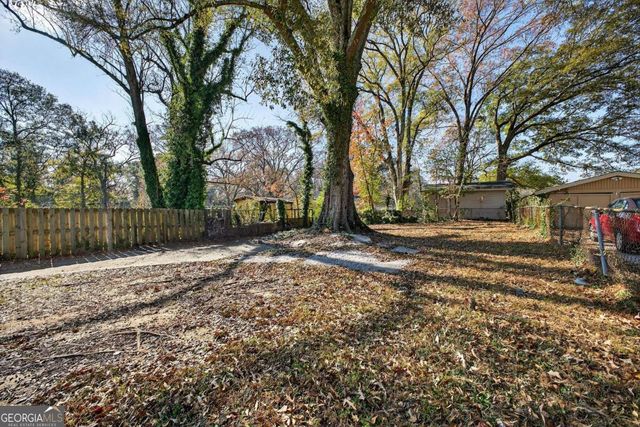 620 Hamilton E Holmes Drive NW, Atlanta, GA 30318