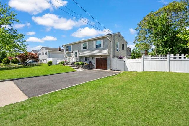 105 Fountain Avenue, Selden, NY 11784