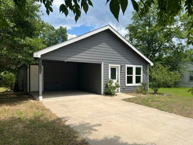1204 Craddock Street, Commerce, TX 75428