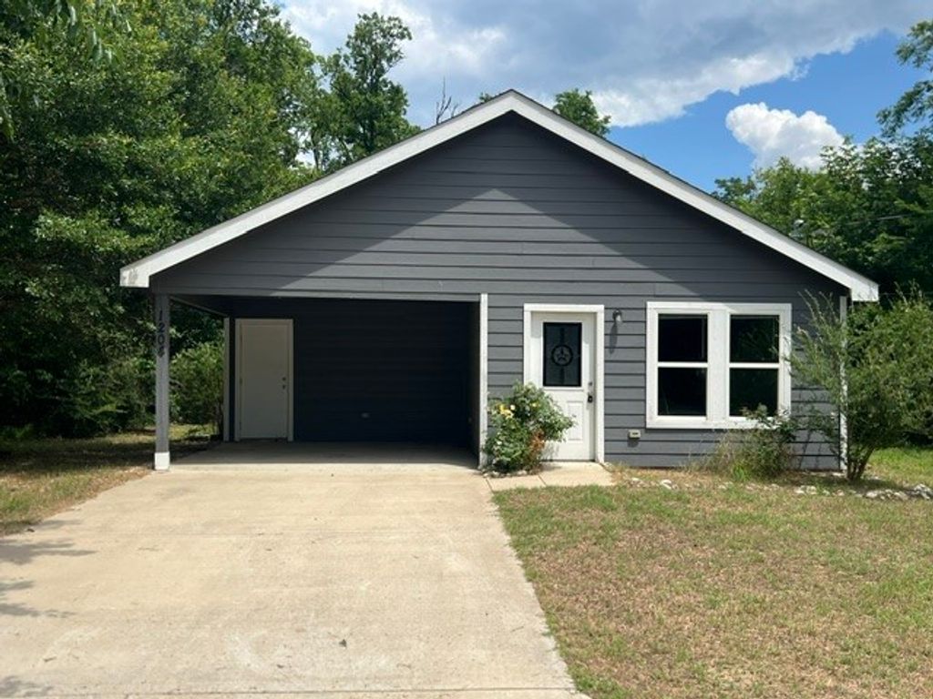 1204 Craddock Street, Commerce, TX 75428