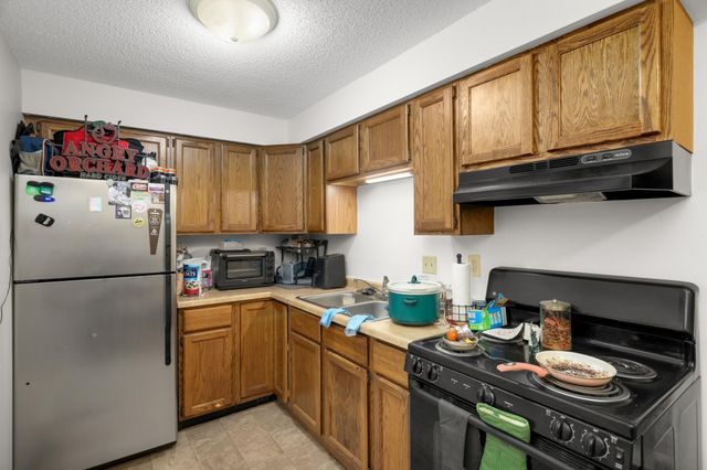 588 Selby Avenue, Saint Paul, MN 55102