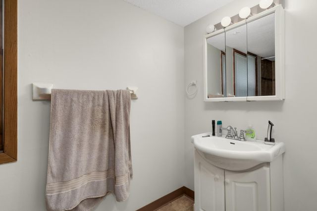 588 Selby Avenue, Saint Paul, MN 55102