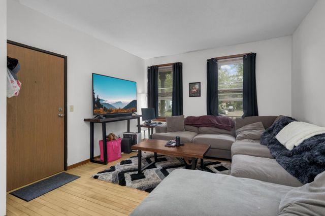 588 Selby Avenue, Saint Paul, MN 55102