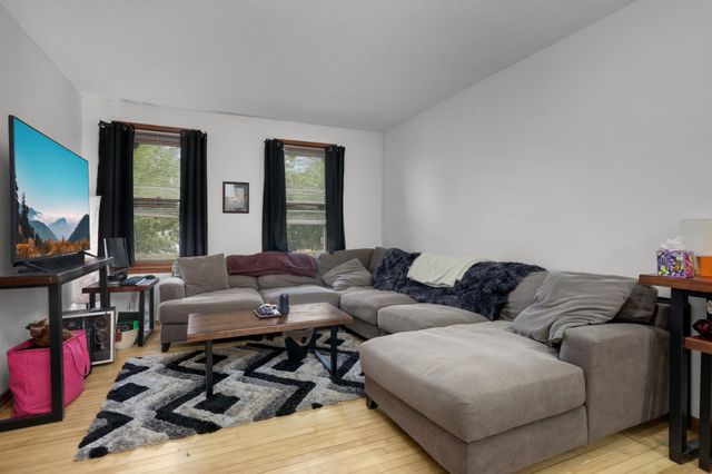 588 Selby Avenue, Saint Paul, MN 55102