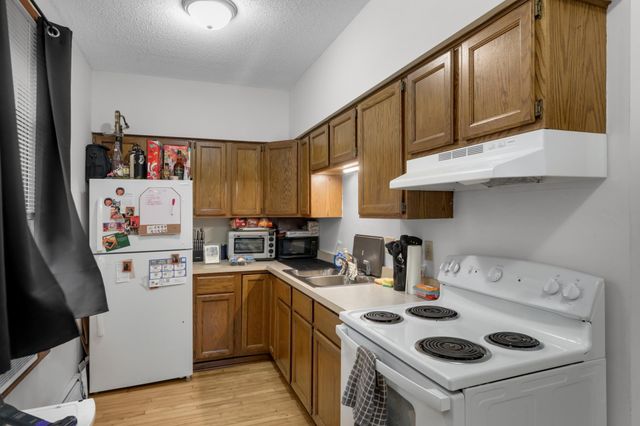 588 Selby Avenue, Saint Paul, MN 55102