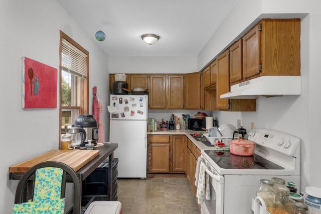 588 Selby Avenue, Saint Paul, MN 55102