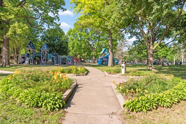 588 Selby Avenue, Saint Paul, MN 55102