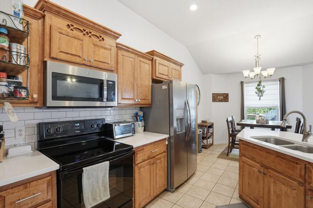 5713 S Lexington Avenue S, Springfield, MO 65810
