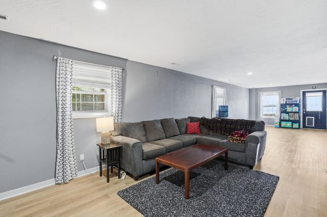 5713 S Lexington Avenue S, Springfield, MO 65810