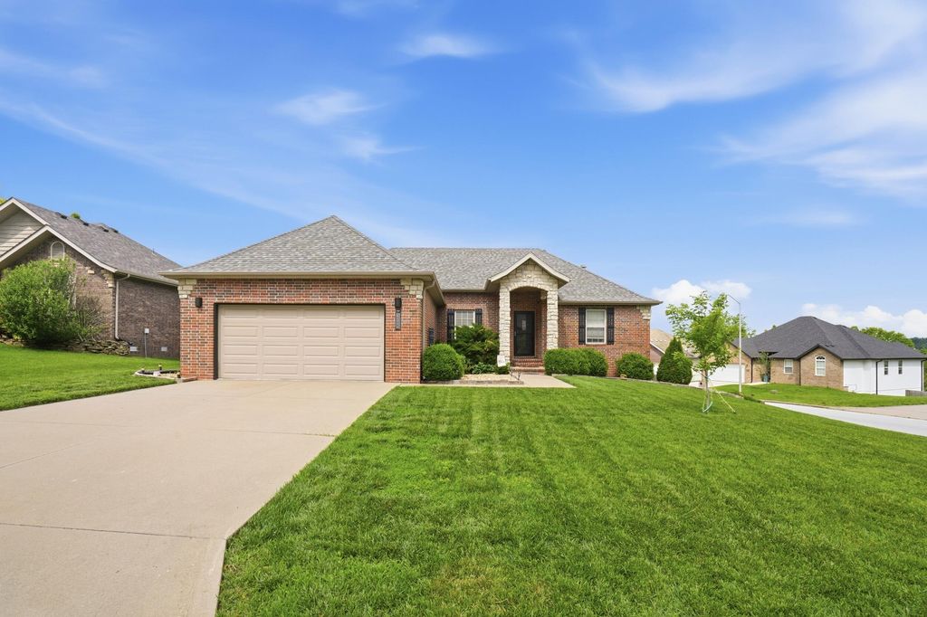 5713 S Lexington Avenue S, Springfield, MO 65810