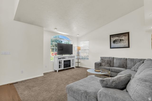 846 E HOLROYD DR, South Ogden, UT 84403