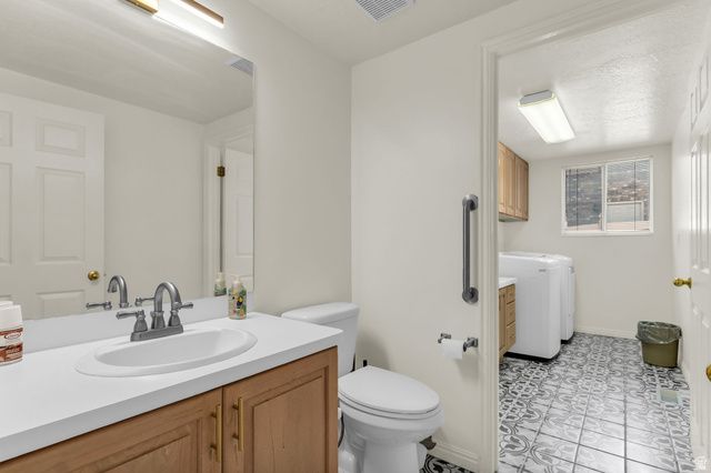 846 E HOLROYD DR, South Ogden, UT 84403