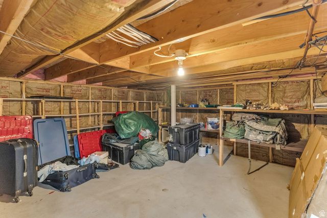 846 E HOLROYD DR, South Ogden, UT 84403