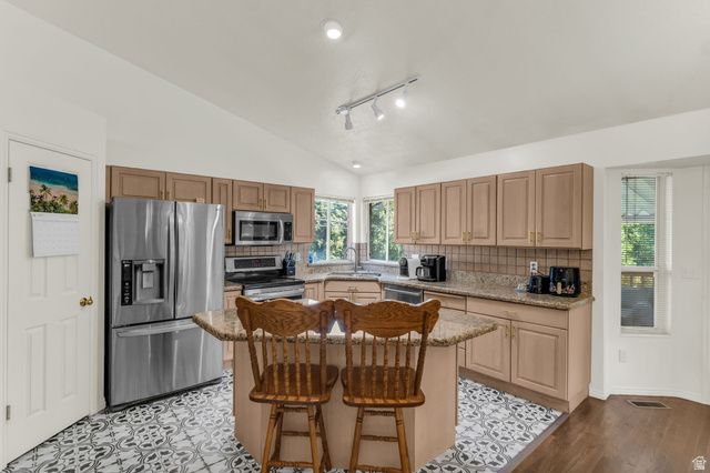 846 E HOLROYD DR, South Ogden, UT 84403