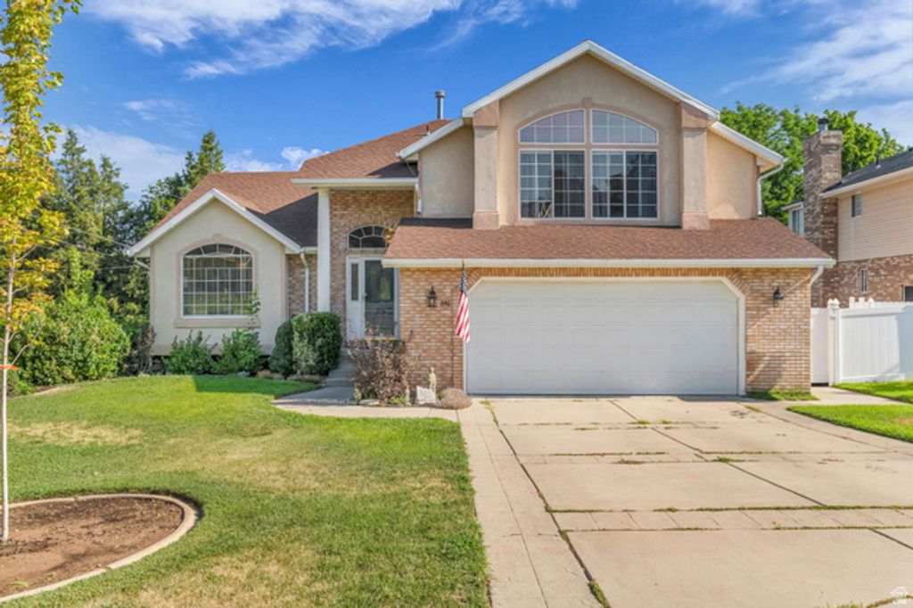 846 E HOLROYD DR, South Ogden, UT 84403