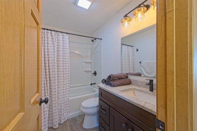 S5655 Old Lake Road, Baraboo, WI 53913