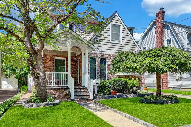 545 N 2nd Street, New Hyde Park, NY 11040