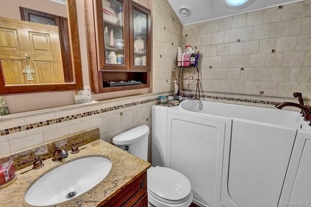 545 N 2nd Street, New Hyde Park, NY 11040