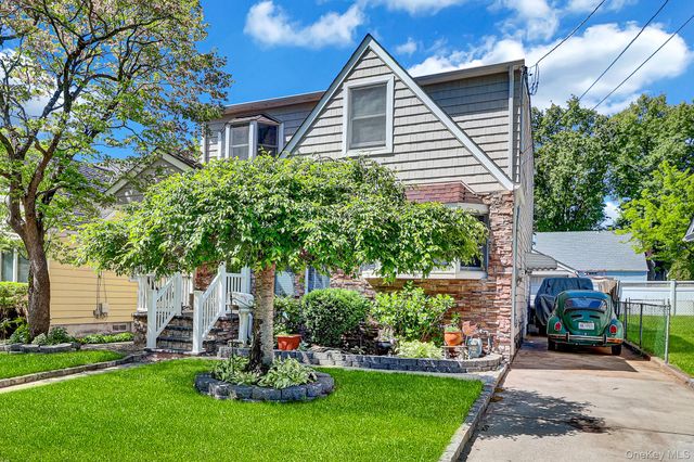 545 N 2nd Street, New Hyde Park, NY 11040
