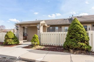 62360 Arlington Circle 2, South Lyon, MI 48178