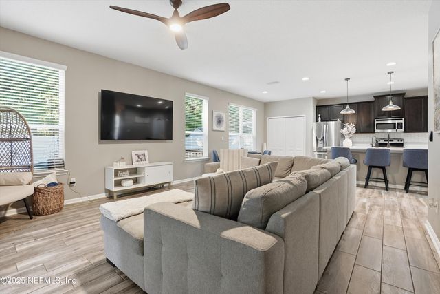 11520 DUNFORTH COVE Drive, Jacksonville, FL 32218