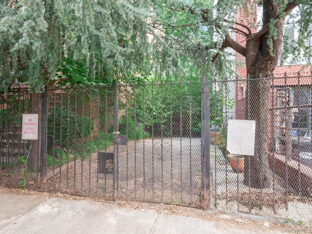 809A Greene Avenue HSE, Brooklyn, NY 11221 — photo 4
