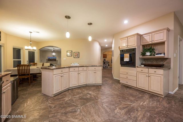 4301 Summit Lane, Las Cruces, NM 88011
