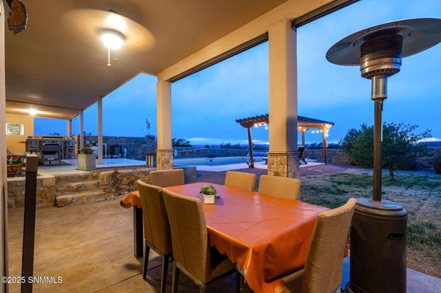 4301 Summit Lane, Las Cruces, NM 88011