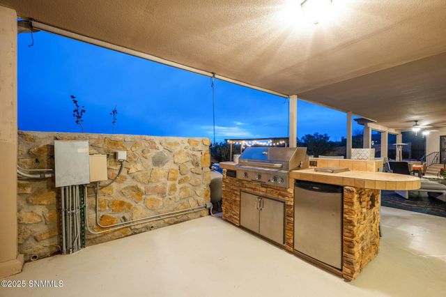 4301 Summit Lane, Las Cruces, NM 88011
