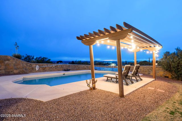 4301 Summit Lane, Las Cruces, NM 88011
