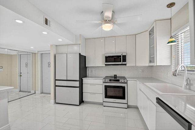 301 Lake Shore Drive 711, Lake Park, FL 33403