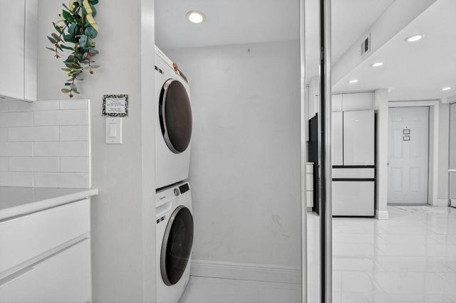 301 Lake Shore Drive 711, Lake Park, FL 33403