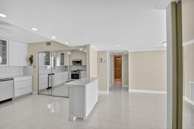 301 Lake Shore Drive 711, Lake Park, FL 33403