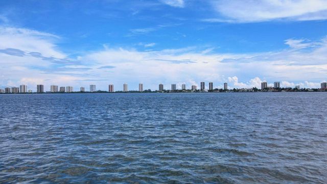 301 Lake Shore Drive 711, Lake Park, FL 33403