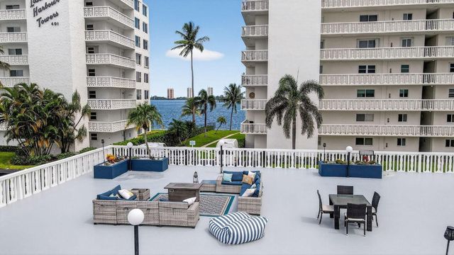 301 Lake Shore Drive 711, Lake Park, FL 33403