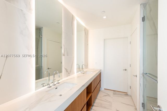 1400 Biscayne 1604, Miami, FL 33132