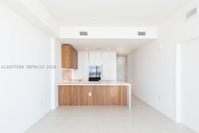 1400 Biscayne 1604, Miami, FL 33132