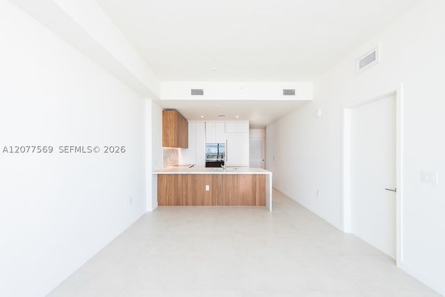 1400 Biscayne 1604, Miami, FL 33132